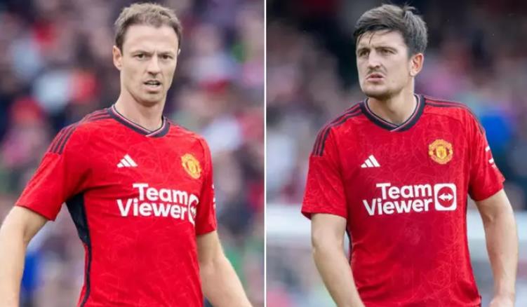 Man Utd set to hand Jonny Evans permanent contract in fresh blow for Harry Maguire - Bóng Đá