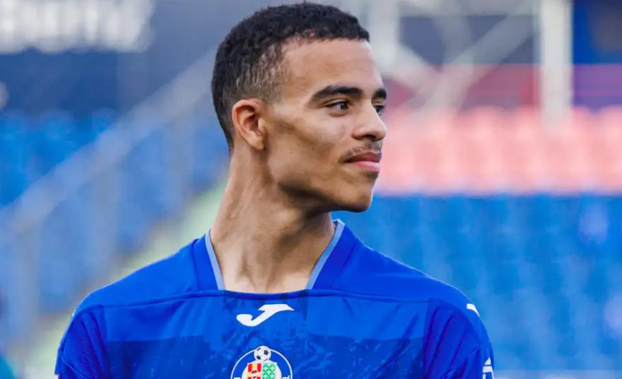 Amad Diallo appears to show public support for Mason Greenwood with social media post during Man Utd loanee's debut for Getafe - Bóng Đá