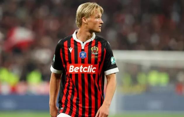 Kasper Dolberg không thể phát huy hết tiềm năng của mình.