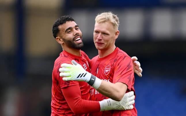“What about Ramsdale at Manchester United?” Former Manchester United player wants the Arsenal goalkeeper in the club - Bóng Đá