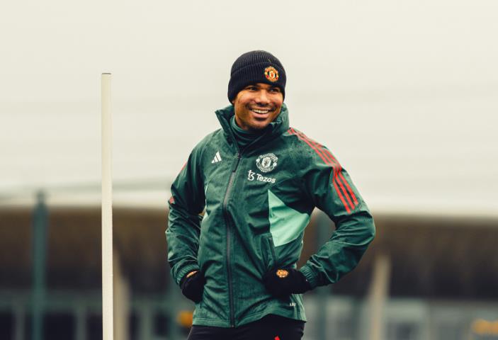 Manchester United confirm Casemiro back training on grass - Bóng Đá