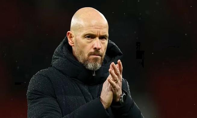 Ten Hag đang đối mặt với nhiều áp lực.