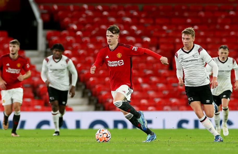 16-year-old United prospect described as ‘Cole Palmer in disguise’ spotted in first-team training - Bóng Đá