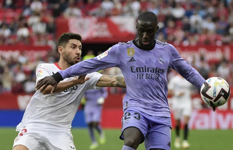 FERLAND MENDY WANTS TO REMAIN AT REAL MADRID DESPITE RUMOURS OF DEPARTURE - Bóng Đá