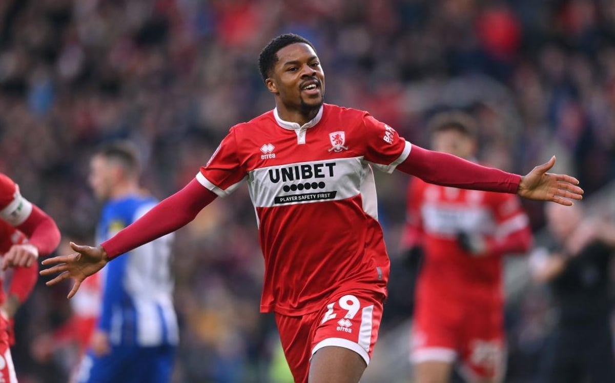Chuba Akpom đang có phong độ tốt.