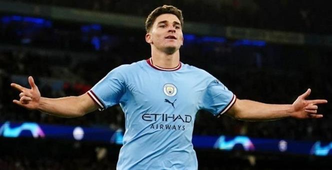 Alvarez là món hời của Man City.