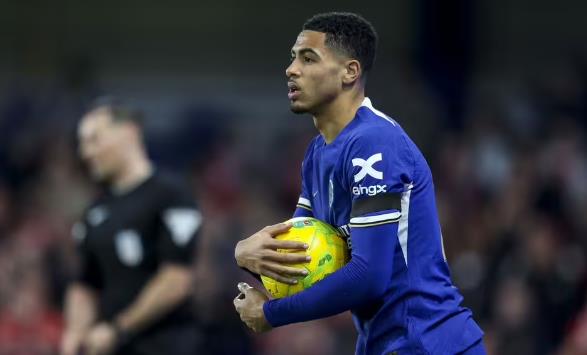 Chelsea find 'new dressing room leader' in 20-year-old as Thiago Silva fears eased - Levi Colwill - Bóng Đá