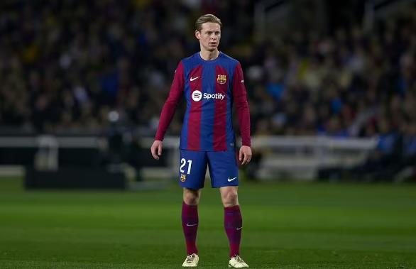 Man Utd tell Barcelona top price they will pay for Frenkie de Jong with clubs way apart - Bóng Đá