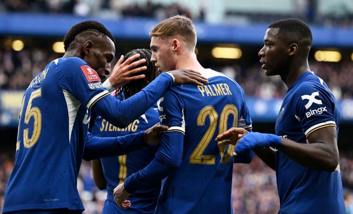 ‘HIS INTELLIGENCE IN FOOTBALL IS REALLY HIGH’… JIMMY FLOYD HASSELBAINK BLOWN AWAY BY £40M CHELSEA PLAYER Palmer - Bóng Đá