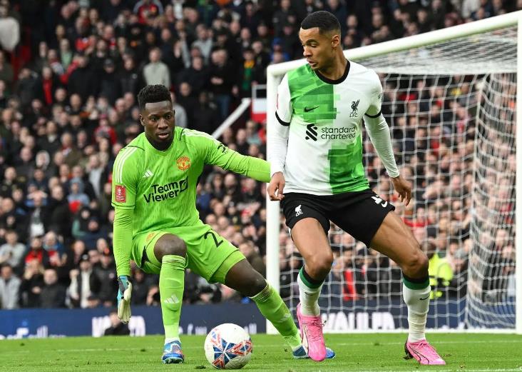 Jamie Carragher makes 'slow motion' dig at Liverpool star after Man Utd defeat Gakpo - Bóng Đá