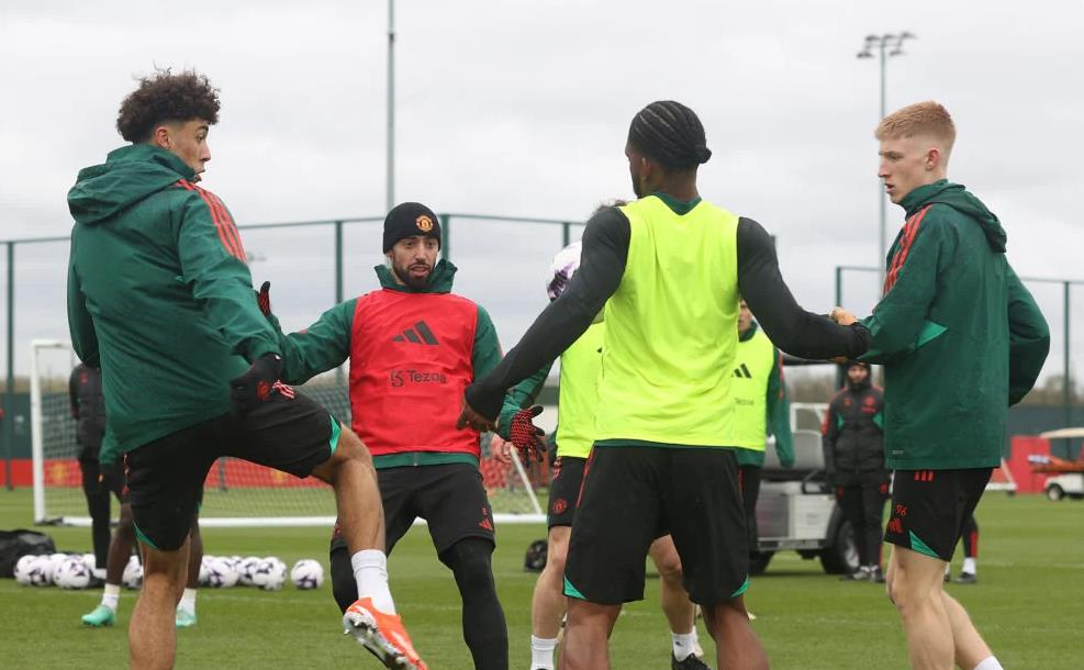 Zach Baumann joins Manchester United training - Bóng Đá