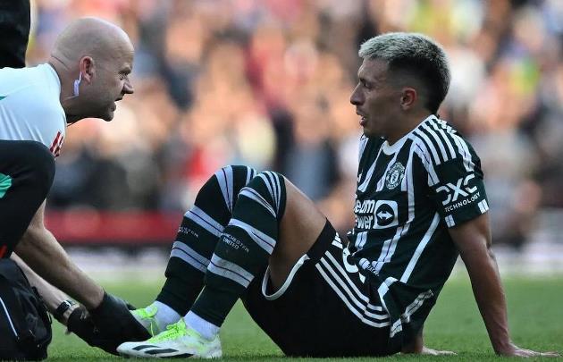 Lisandro Martinez and Victor Lindelof ruled out for a month with fresh injury setbacks - Bóng Đá