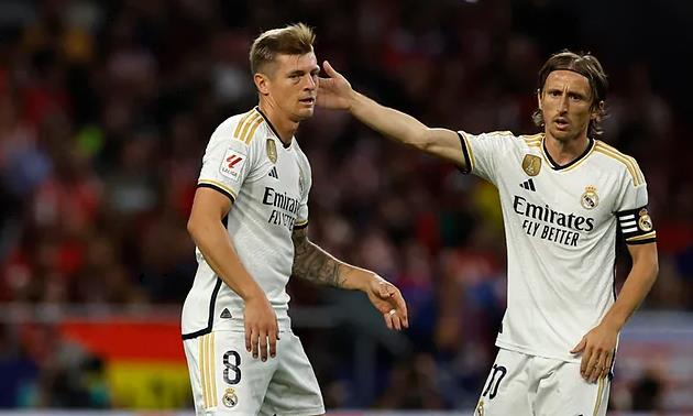 Bố già Florentino Perez giải quyết hợp đồng của Kroos, Modric