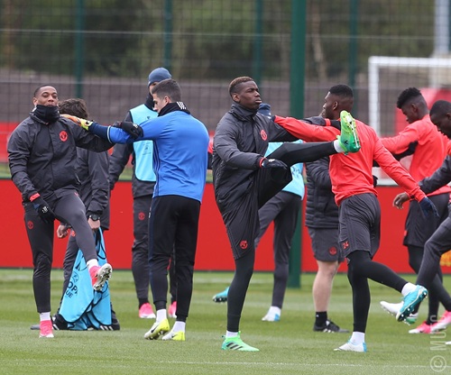 De Gea, Rooney xuất hiện trên sân tập trước giờ lên đường sang Bỉ - Bóng Đá