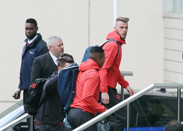 Rooney hớn hở có mặt tại khách san Lowry - Bóng Đá