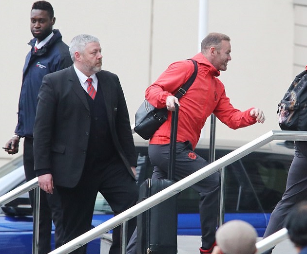 Rooney hớn hở có mặt tại khách san Lowry - Bóng Đá