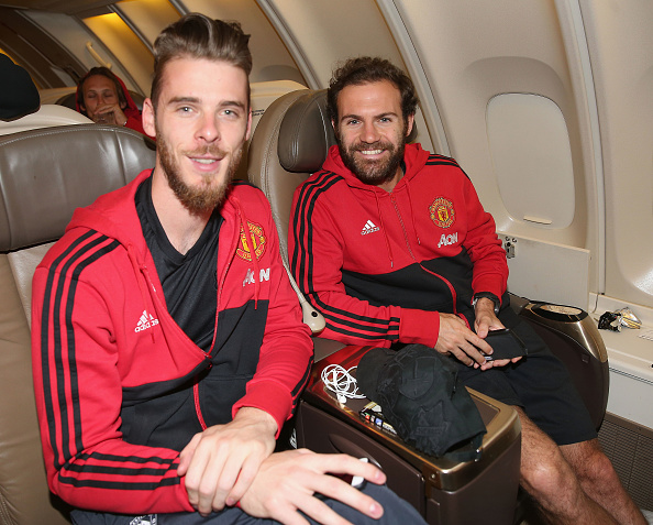 Dàn sao Man United rạng rỡ trong chuyến bay đến Mỹ - Bóng Đá