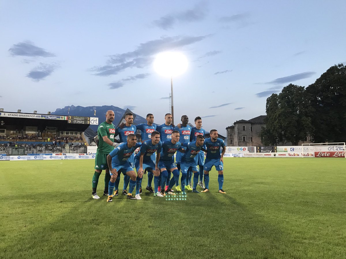 Thăng hoa 10 phút cuối, Napoli vượt qua đội bóng Serie B - Bóng Đá