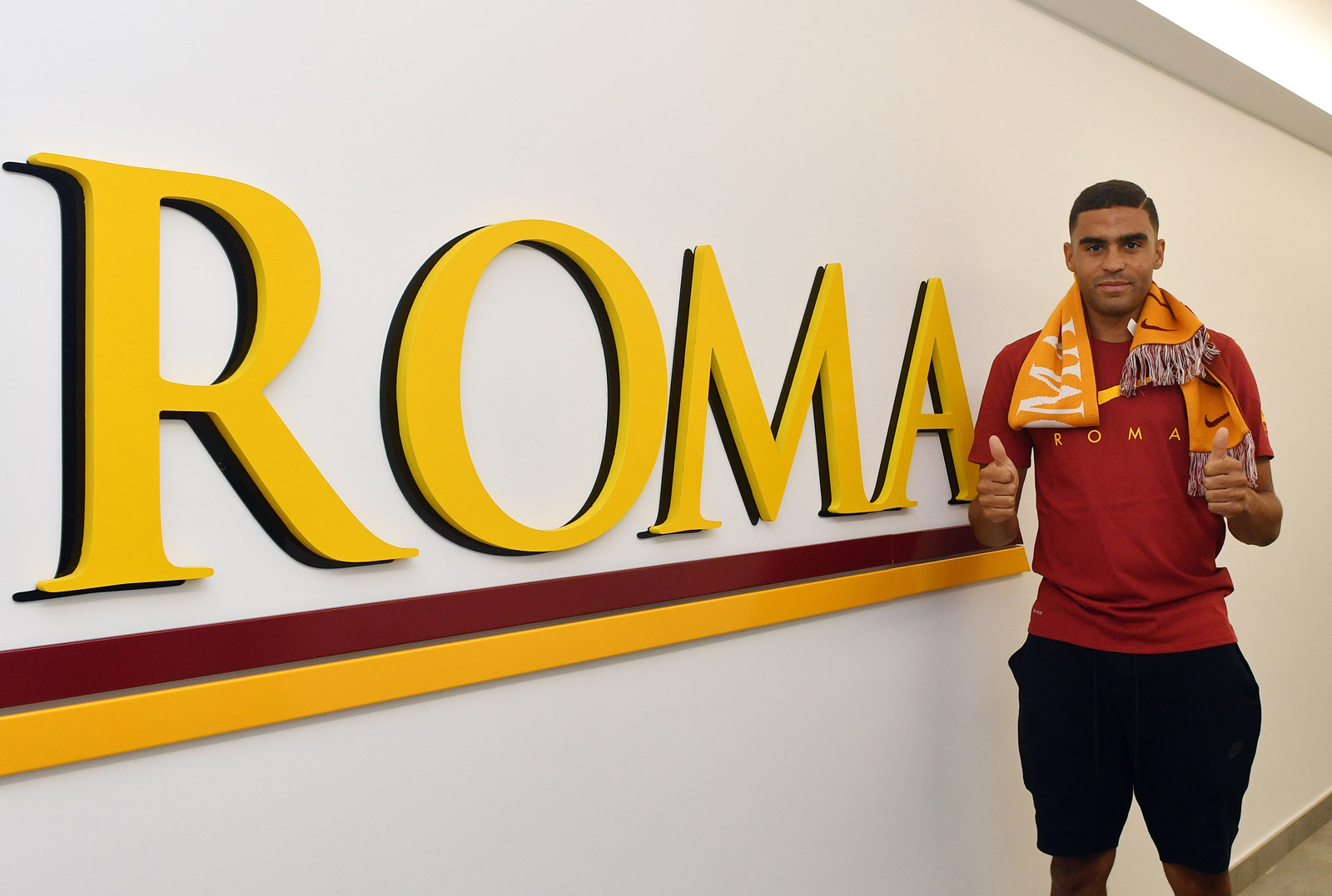 Cầu thủ thứ hai của Sassuolo đặt chân đến Roma - Bóng Đá