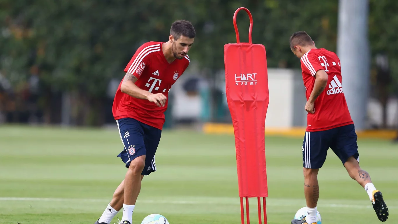 ảnh Bayern tập luyện tại Singapore - Bóng Đá