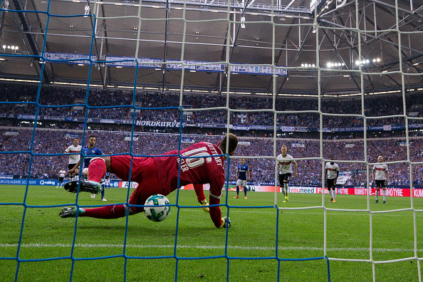 Schalke 3-1 Stuttgart: Hoàng đế xanh cho Thiên nga phơi xác - Bóng Đá