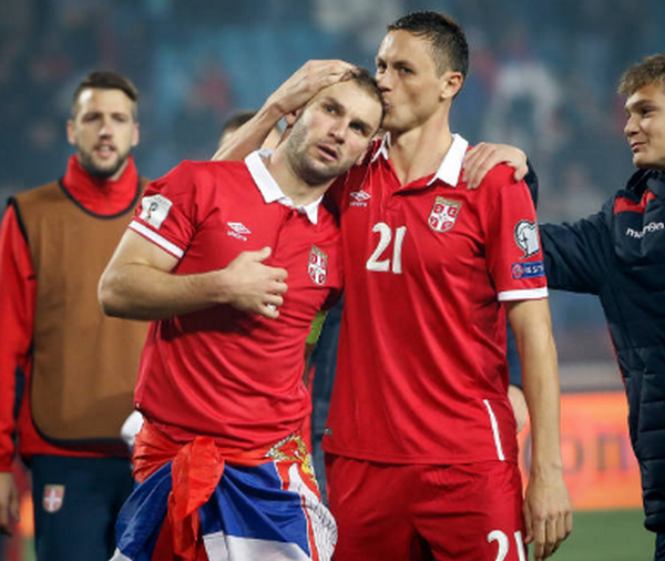 Serbia 'nghẹt thở' đến World Cup, Matic ôm hôn đồng đội cũ - Bóng Đá