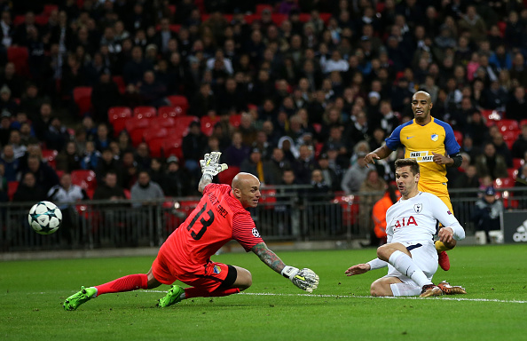Thủ môn APOEL thất thần vì Tottenham quá 'khủng khiếp' - Bóng Đá