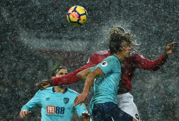 Mưa như trút nước trong khoảnh khắc Lukaku phá lưới Bournemouth - Bóng Đá