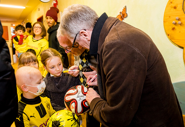 Dortmund mang 80.000 CĐV từ Sinal Iduna Park vào bệnh viện - Bóng Đá