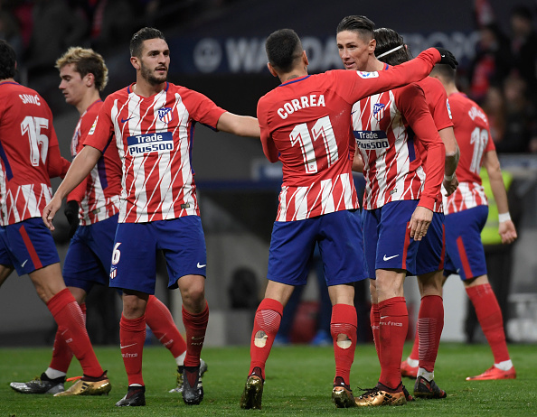 Torres 'giải cứu', Atletico phả hơi nóng vào Barca - Bóng Đá