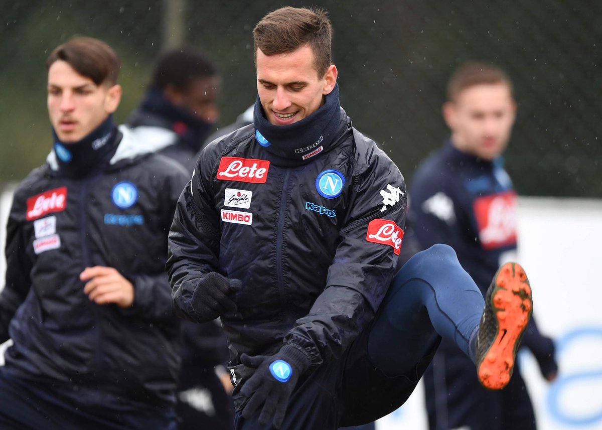 Đội mưa tập luyện, Napoli quyết tâm tạo bất ngờ tại nước Đức - Bóng Đá