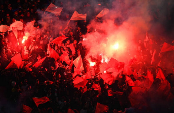 Khói lửa mù mịt ngày 'mộng bá vương' của PSG tan vỡ - Bóng Đá