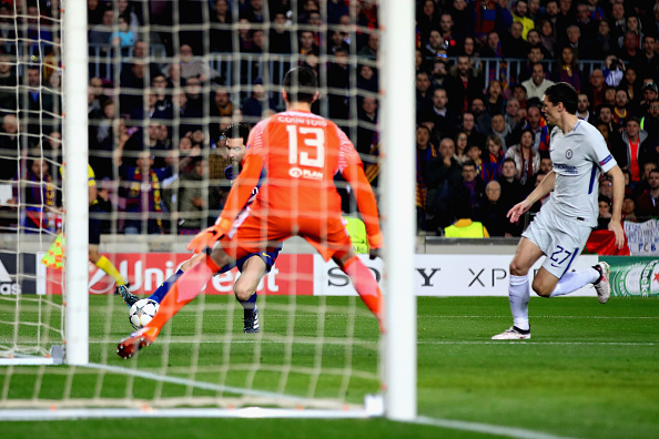Biến Courtois thành trò hề, 'Thánh Messi' đưa Barca vào tứ kết  - Bóng Đá