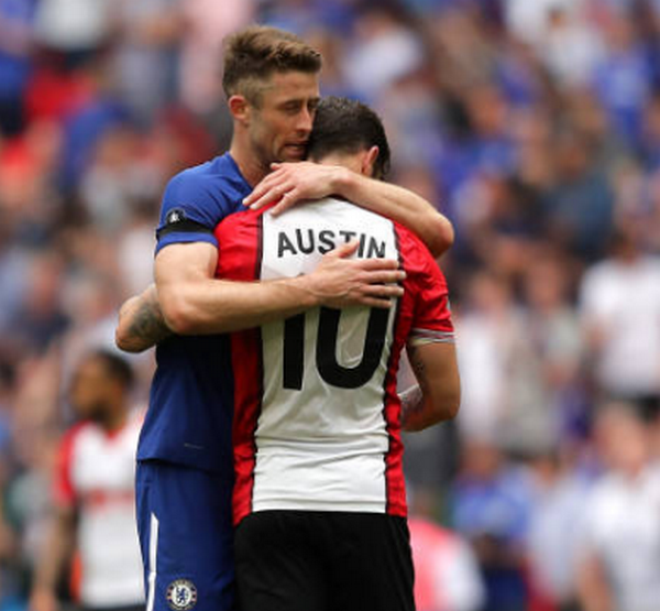 Trung vệ Chelsea, người ôm thắm thiết, kẻ chỉ thẳng mặt tiền đạo Southampton - Bóng Đá