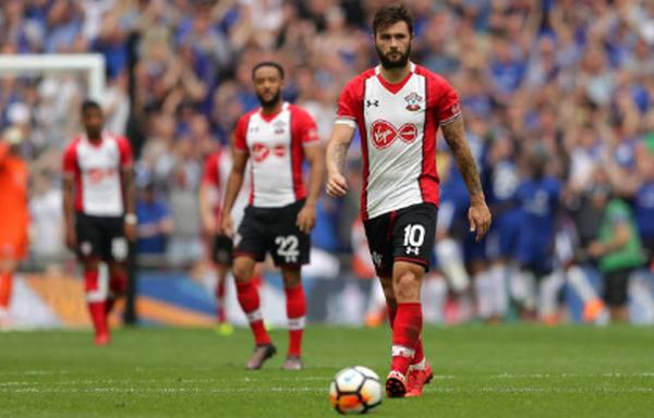 Trung vệ Chelsea, người ôm thắm thiết, kẻ chỉ thẳng mặt tiền đạo Southampton - Bóng Đá