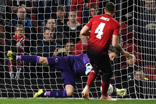 Thoát thua 90 phút, Man Utd vẫn gục ngã cay đắng trên chấm 11m trước Derby - Bóng Đá