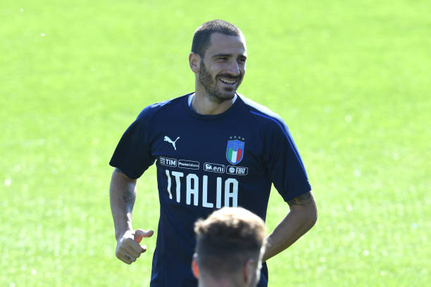 Nụ cười của Bonucci không thể xóa đi căng thẳng tại Italia - Bóng Đá