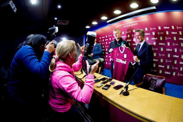 Sếp mới John Terry rạng rỡ ra mắt Aston Villa - Bóng Đá