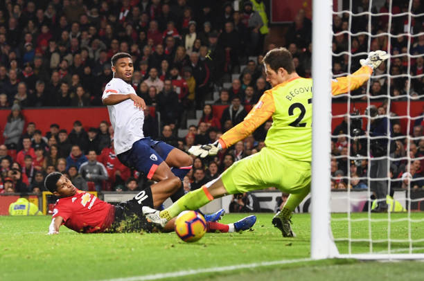 Pogba 'nhảy múa' tại Old Trafford, Man United chỉ còn kém Arsenal 3 điểm - Bóng Đá