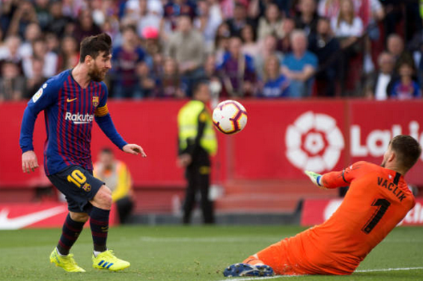 Hóa 'thánh' sau sai lầm, Messi đưa Barca ngược dòng tại Sanchez Pizjuan - Bóng Đá