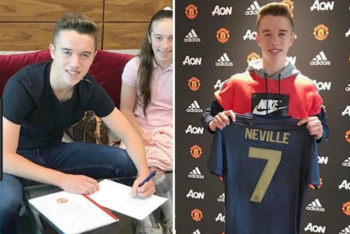 Phil Neville xem con trai thi dau cho Man United - Bóng Đá