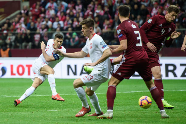 Piatek gọi Lewandowski trả lời, Ba Lan vững vàng trên đỉnh - Bóng Đá