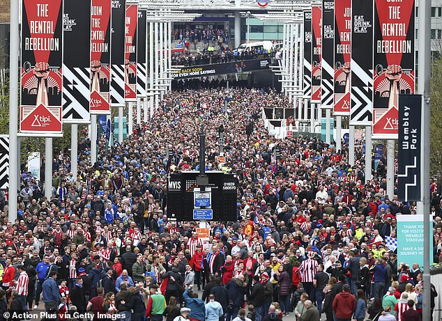 SỐC! Hai đội bóng Hạng Hai mang hơn 80000 khán giả đến Wembley - Bóng Đá
