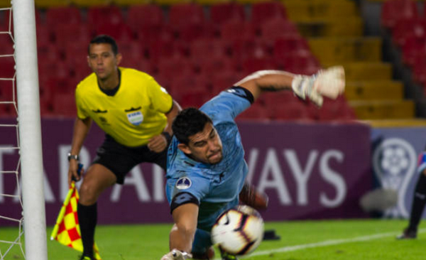 'Làm màu' đá panelka, cầu thủ Venezuela nhận cái kết không thể đắng hơn - Bóng Đá