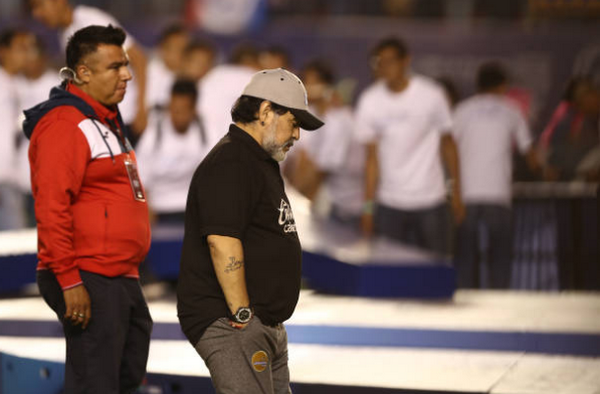 Một năm tại Mexico, 'Cậu bé vàng' Maradona đã thành 'Cậu bé bạc' - Bóng Đá