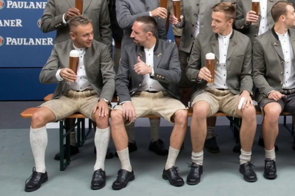 IQ vô cực, Ribery tránh 'tắm bia' bằng cách này - Bóng Đá