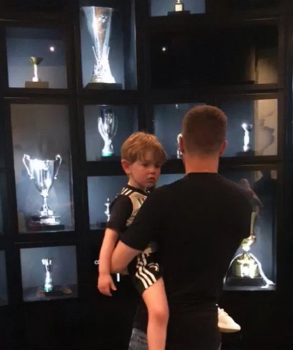 Ramsey thăm phòng truyền thống Juve - Bóng Đá