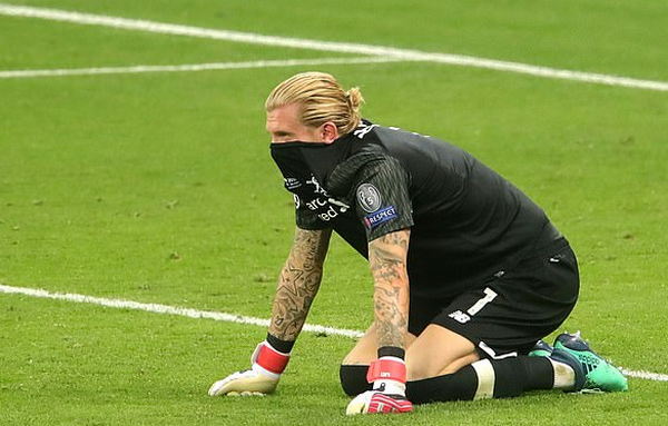 Karius đi chơi cùng bạn gái - Bóng Đá