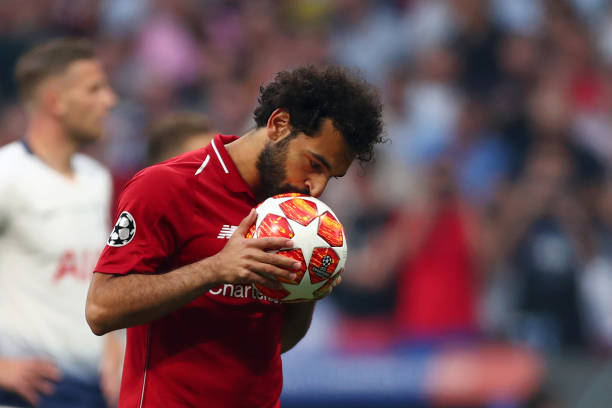 Tiết lộ: Phía sau màn ăn mừng của Salah là sự thật 'đau lòng'  - Bóng Đá