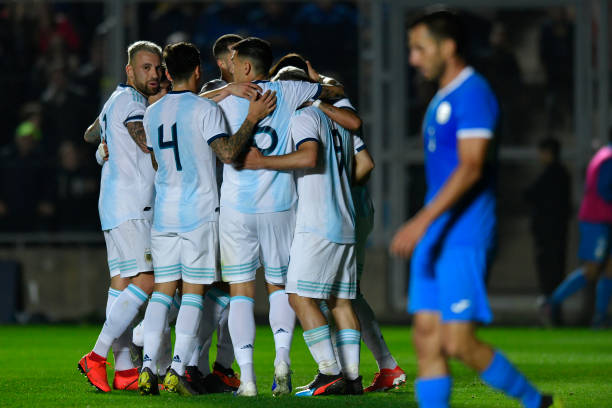 Ronaldo gọi, Messi 'suýt' trả lời, Argentina đại thắng trên sân nhà - Bóng Đá